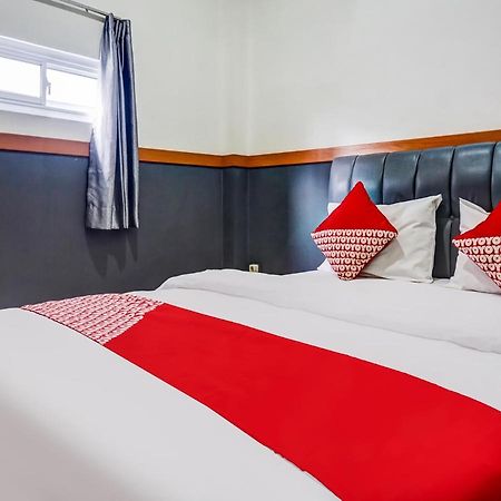 B Shaw Hotel Джакарта Екстериор снимка