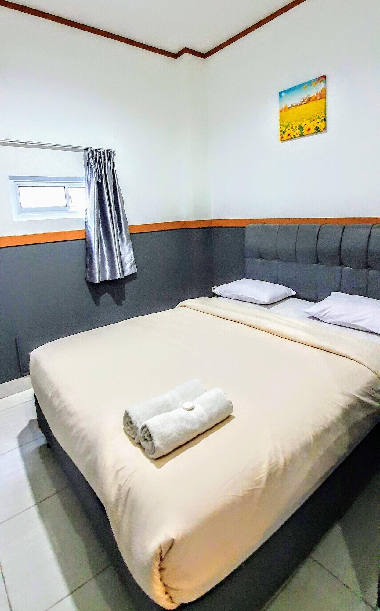 B Shaw Hotel Джакарта Екстериор снимка