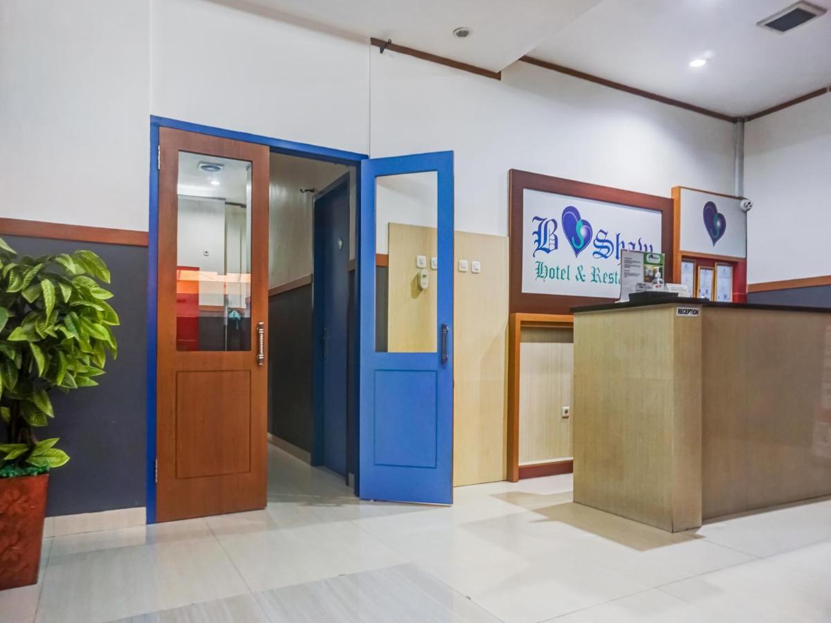 B Shaw Hotel Джакарта Екстериор снимка
