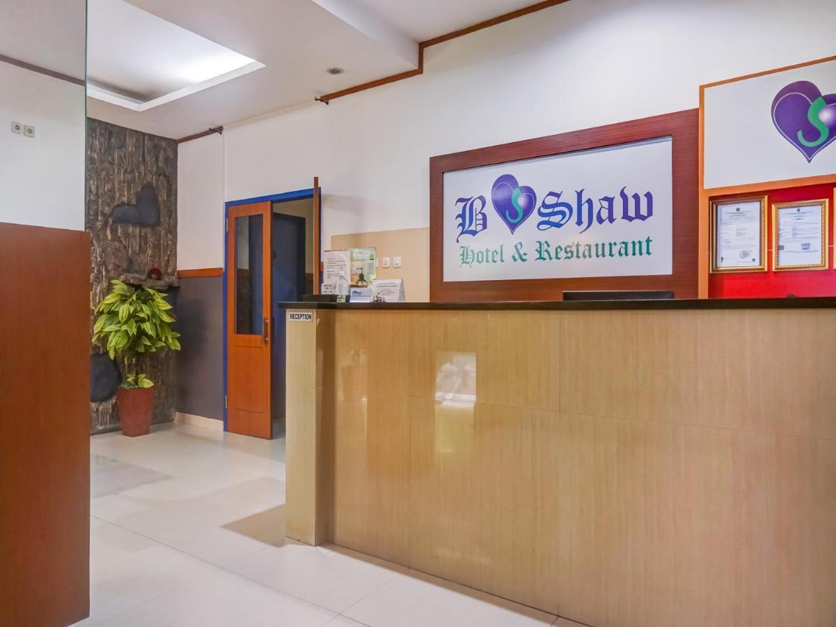B Shaw Hotel Джакарта Екстериор снимка