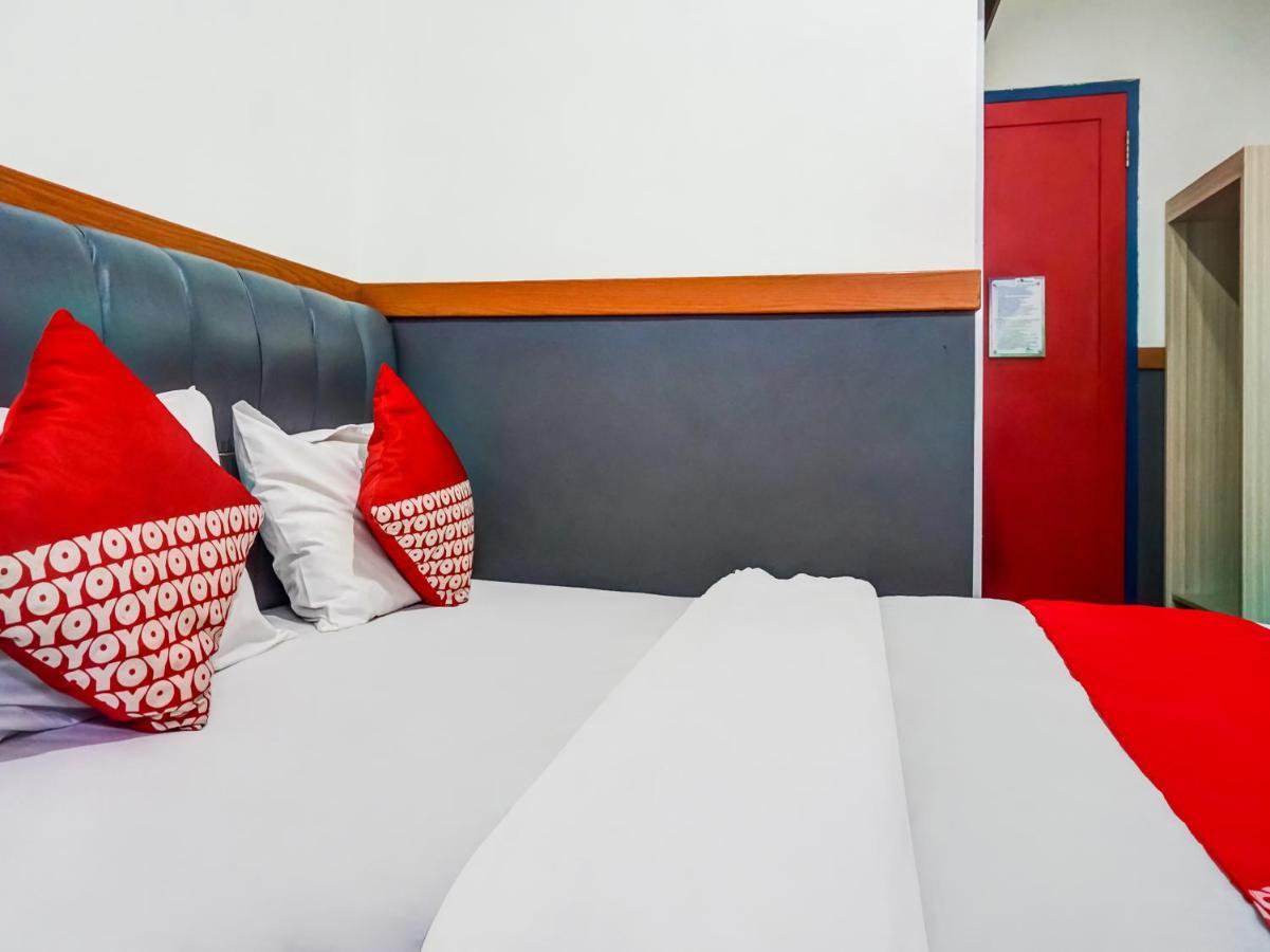 B Shaw Hotel Джакарта Екстериор снимка