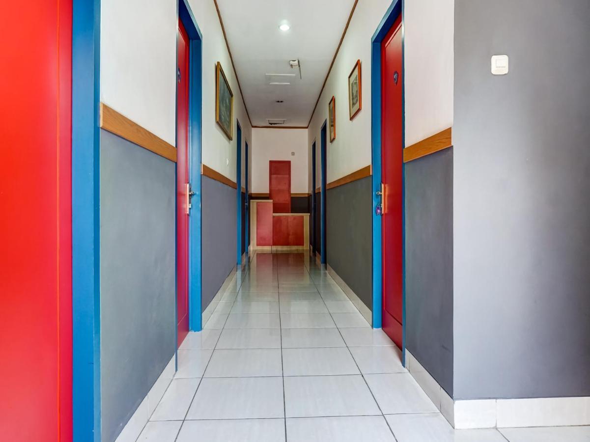 B Shaw Hotel Джакарта Екстериор снимка