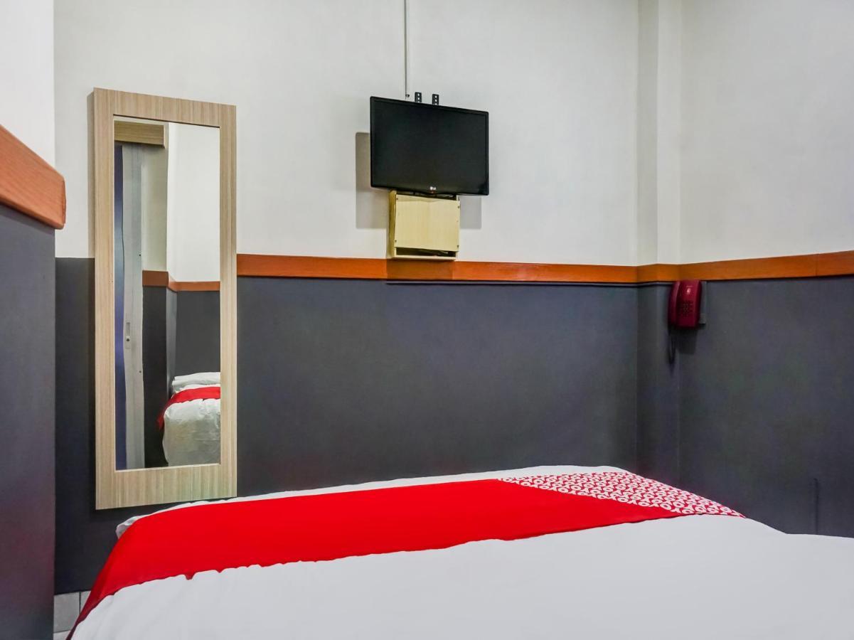 B Shaw Hotel Джакарта Екстериор снимка