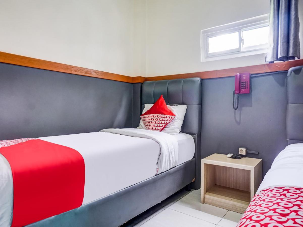 B Shaw Hotel Джакарта Екстериор снимка