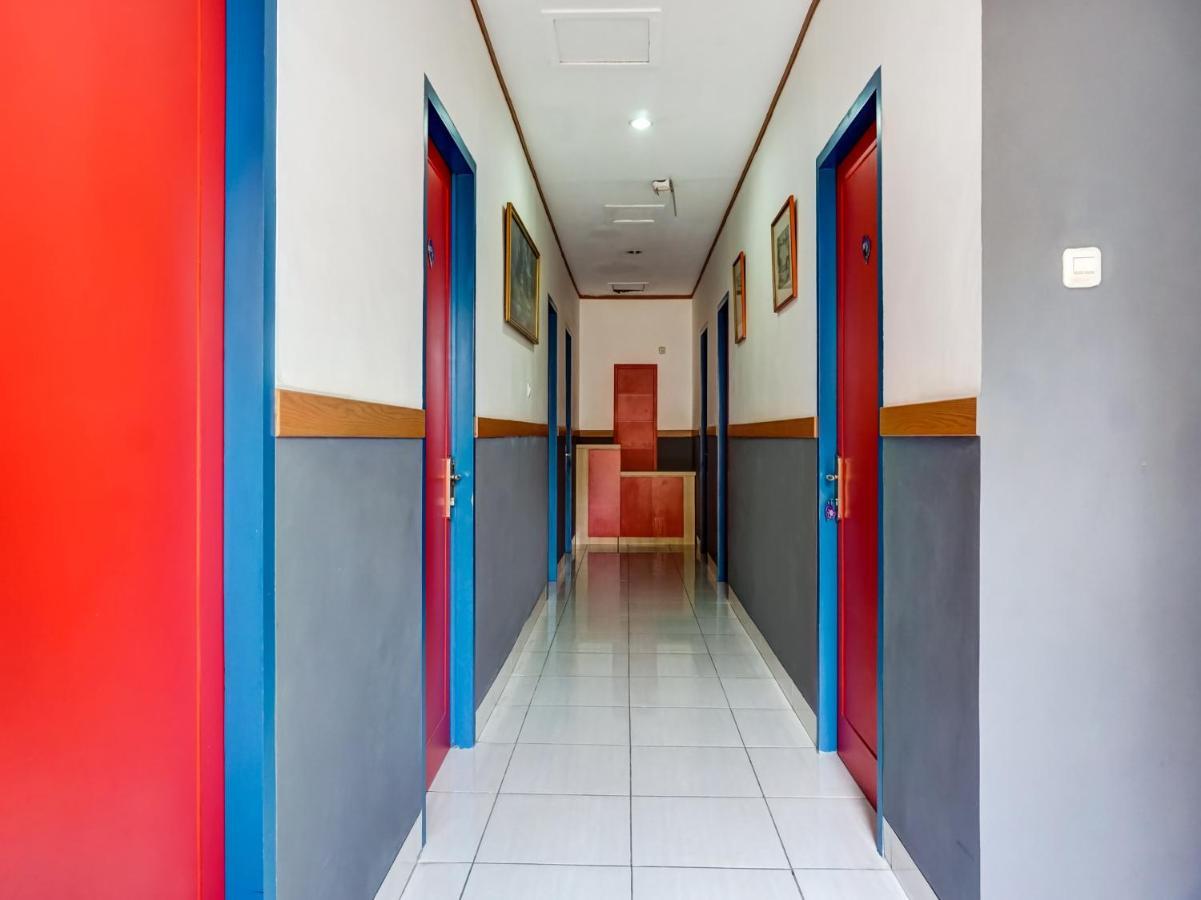 B Shaw Hotel Джакарта Екстериор снимка