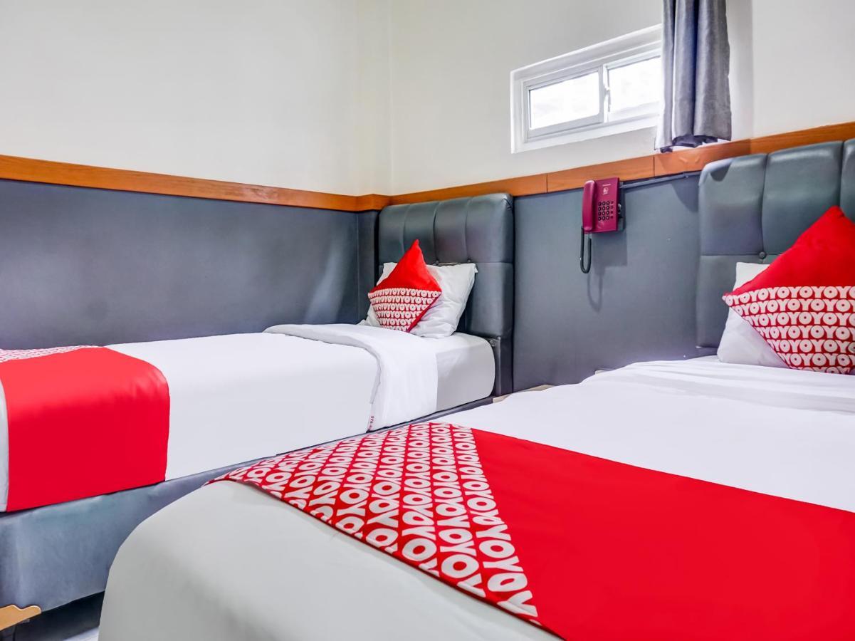 B Shaw Hotel Джакарта Екстериор снимка