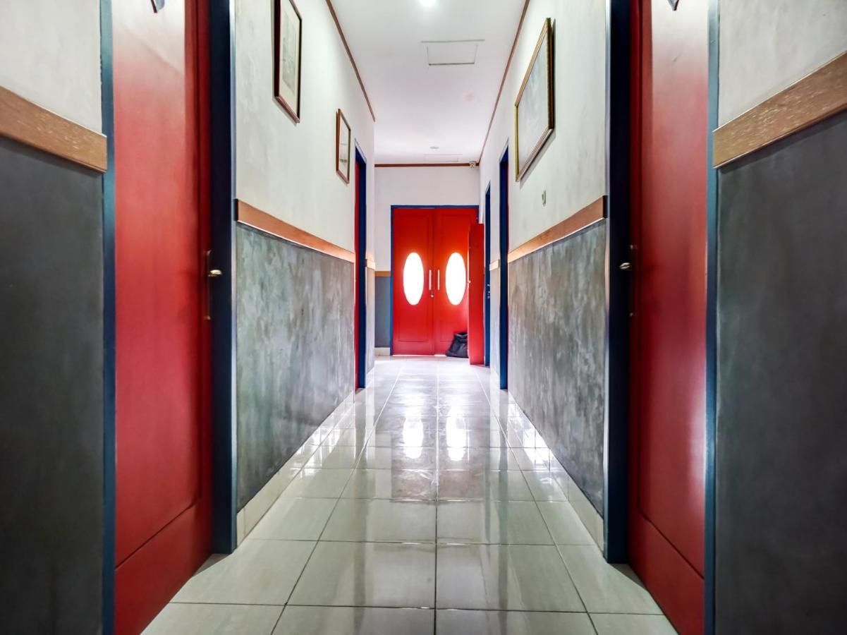 B Shaw Hotel Джакарта Екстериор снимка