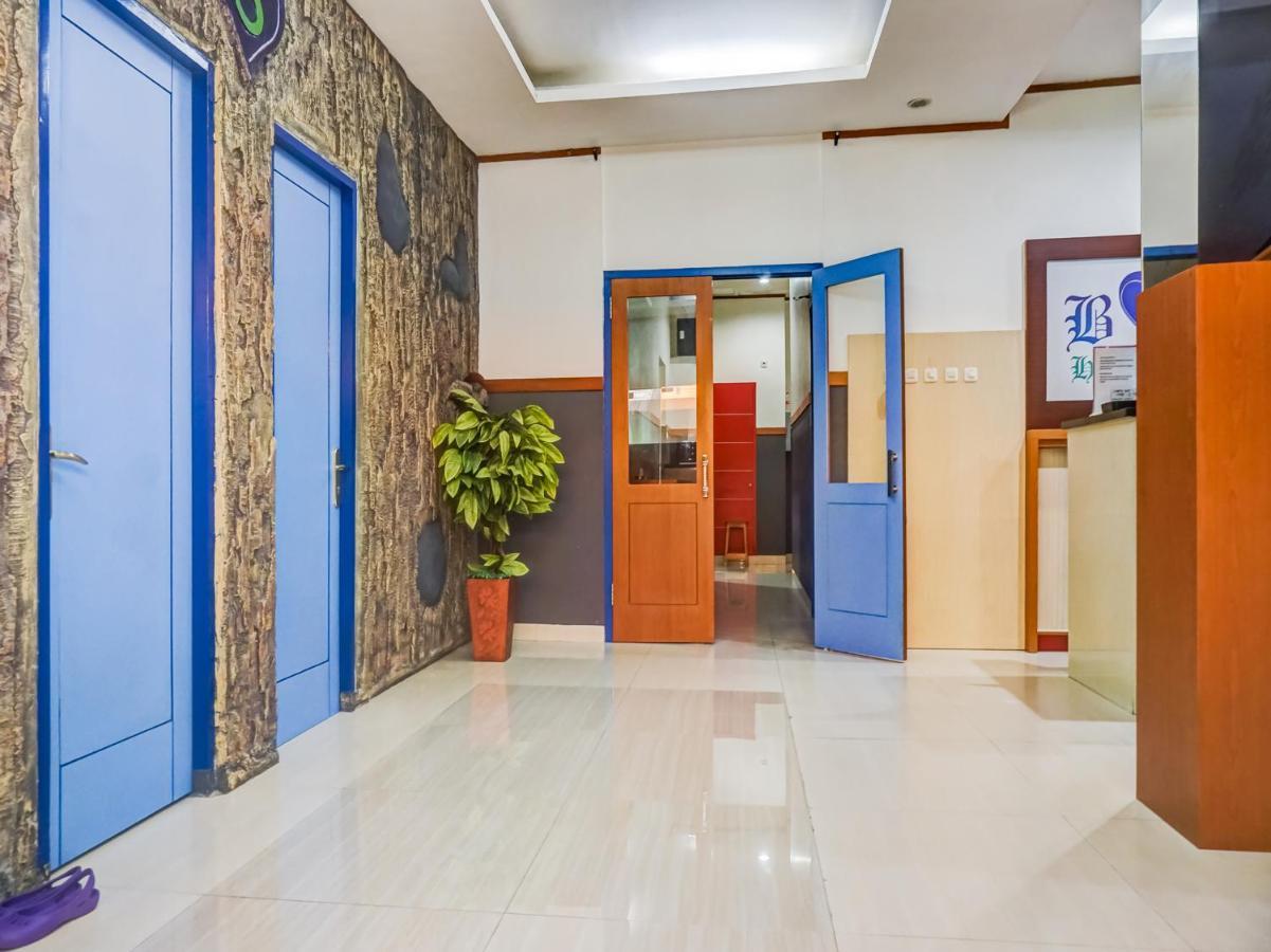 B Shaw Hotel Джакарта Екстериор снимка