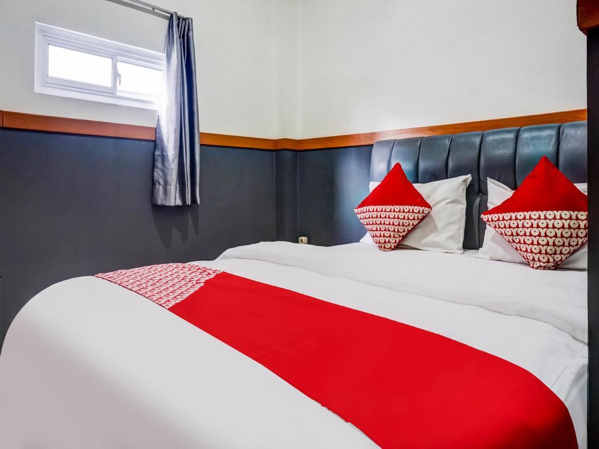 B Shaw Hotel Джакарта Екстериор снимка