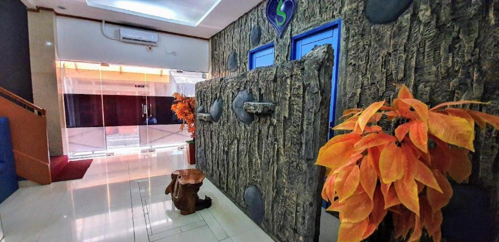 B Shaw Hotel Джакарта Екстериор снимка