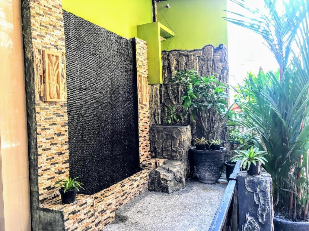 B Shaw Hotel Джакарта Екстериор снимка