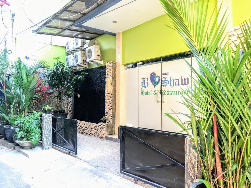 B Shaw Hotel Джакарта Екстериор снимка