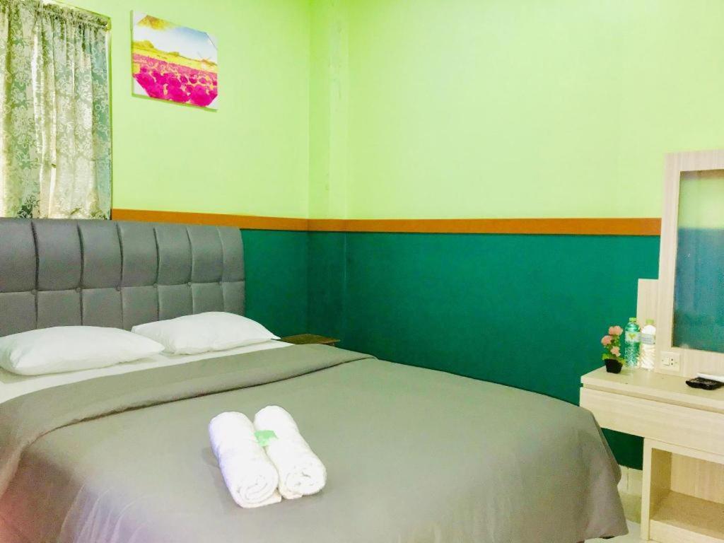 B Shaw Hotel Джакарта Екстериор снимка